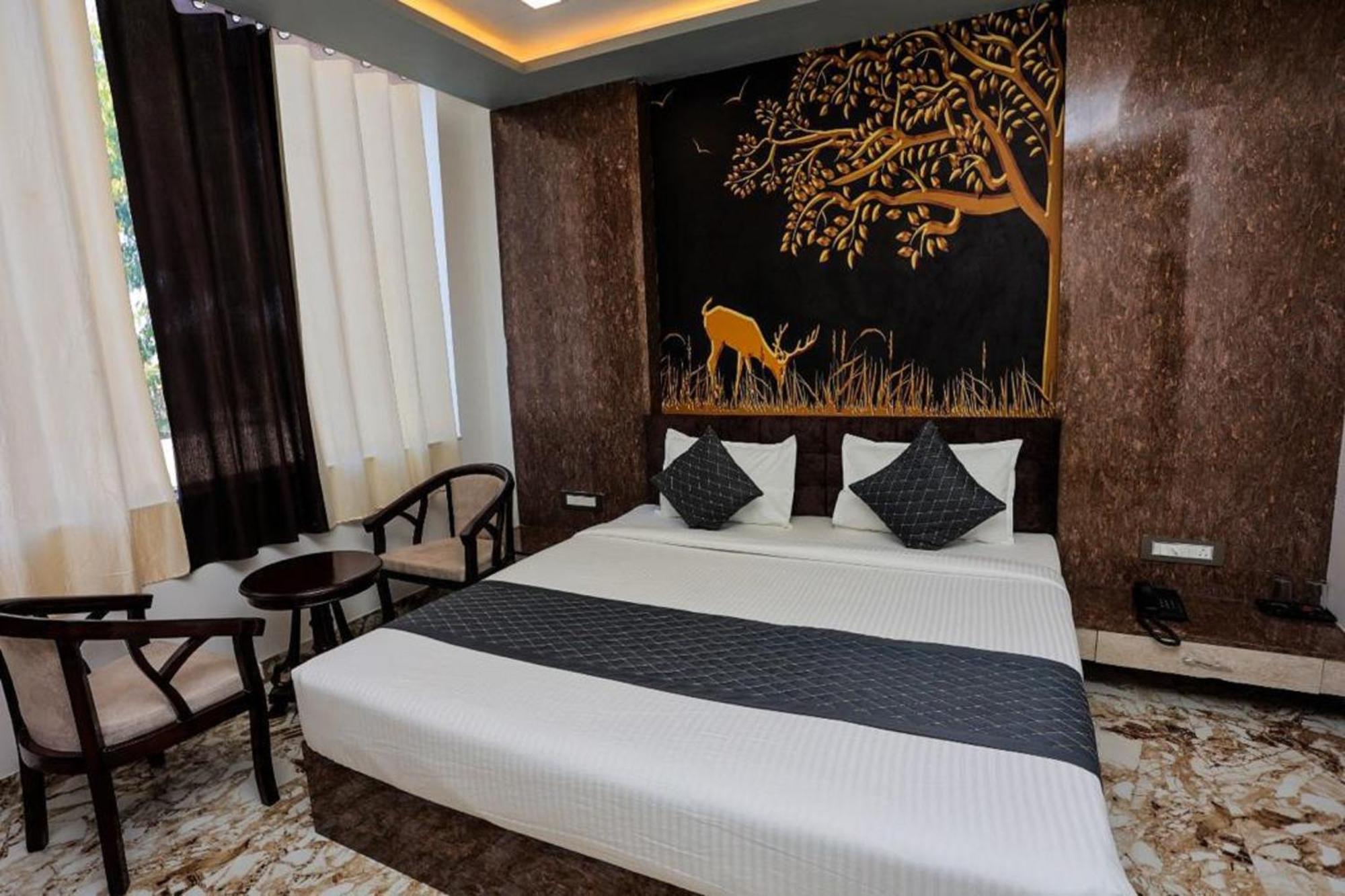 Hotel Eagle Inn Удайпур Экстерьер фото